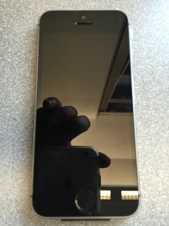 Unused New Apple iPhone 5S 16GB Gray colour $ 140 (Straight Talk plan) 2