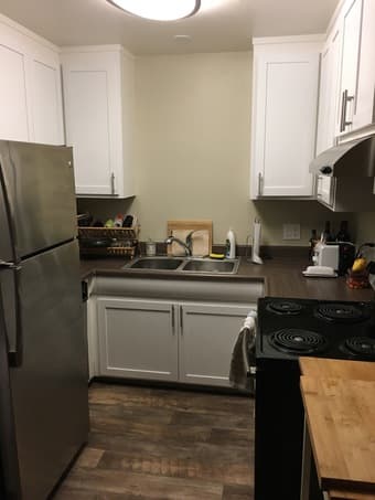 $1400 room available in 2BR/1BA Apt in RWC (with a great deck!) 2