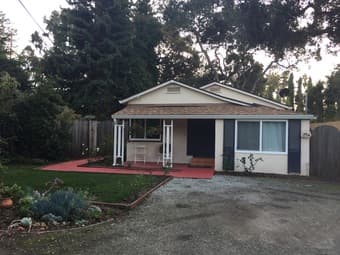Large bedroom for rent in updated 2br Menlo Park cottage, 1.5 baths 1