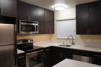 2BR, 2BA apartment- AMAZING LOCATION- Menlo Park $3980- 1250sqft 3