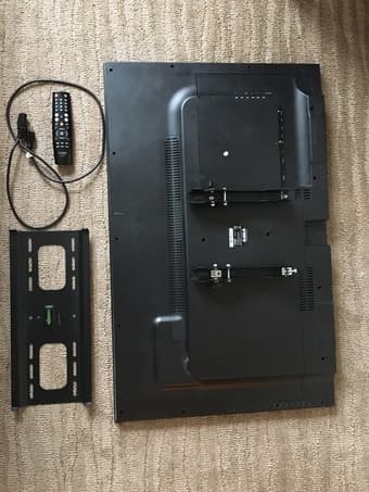 $125 COBY LEDTV4026 40" LED TV + TV Wall Mounting 3