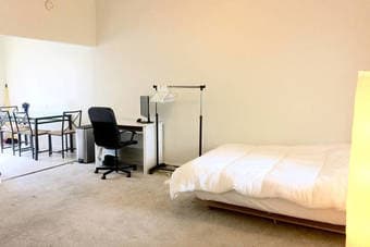 Furnished & clean living room 5 mins from Stanford on Jan 1st 1