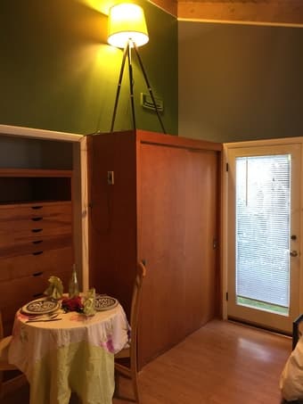 Beautiful Palo Alto unit w/large office 3