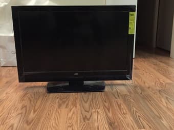 JVC JLC32BC3000 32" Class BlackCrystal 3000 Series LCD HDTV 1