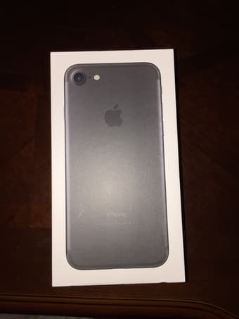 Selling brand new iPhone 7, black, 128GB 1