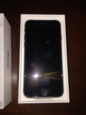 Selling brand new iPhone 7, black, 128GB 3