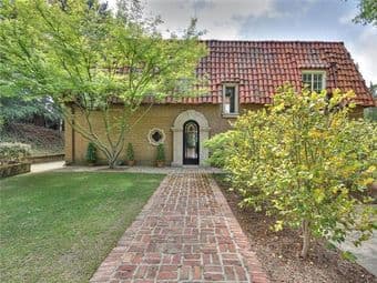 $1500 Close to Stanford! Super close to everything with great housemat 3