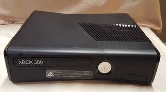Xbox 360 S 4GB 1