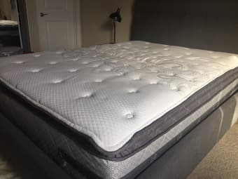 Queen sealy posturepedic mattress and boxspring 1