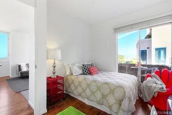 Sunlit and Private Bedroom with Balcony + Parking!! (Telegraph Hill) 1