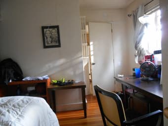 Room close to California Ave Caltrain Station 1