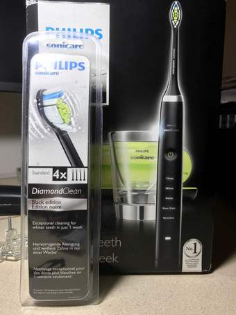 Sonicare Diamond Clean Electronic Toothbrush + 4 brushheads 1