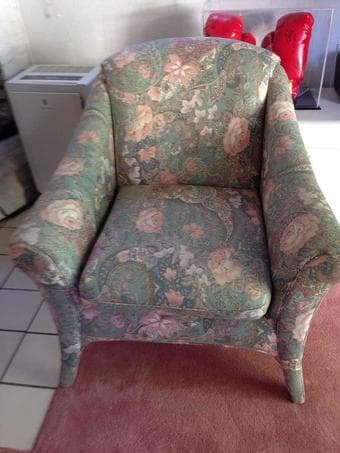 Free upholstered chair 1