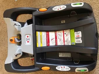 Chicco keyfit 30 car seat and base 3