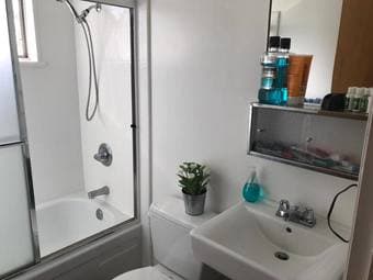 1 Bedroom with attached Bathroom in a Palo Alto 2b/2b apartment $1600 2