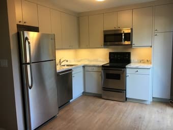Quiet 1 bedroom poolside condo in Mountain View available immediately! 2