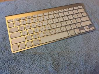 Apple Wireless Bluetooth Keyboard 1