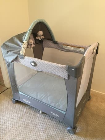 Graco Travel Lite Crib with Stages 1