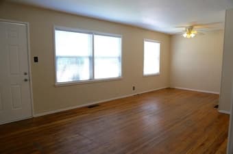 Living in a beautiful house with young professionals in DT Sunnyvale 3
