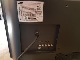 I am selling 32 inch Samsung TV (UN32EH4003) LED TV. 3