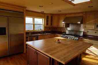 Sunny Room in Huge Shared House -- 2 Terraces, Pool, & BBQ Firepit 3