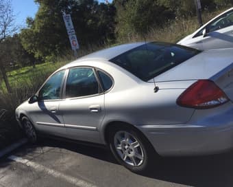2006 Ford Taurus SE family car 1