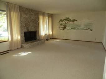 Beautiful house with young professionals! 10 min driving to Stanford! 2