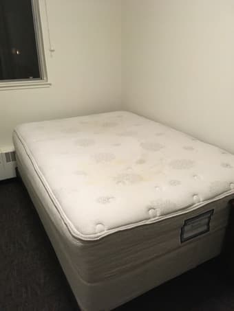 Double bed mattress and boxspring 1