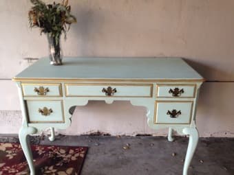 Cute desk/vanity, handpainted 1