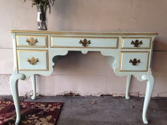 Cute desk/vanity, handpainted 3