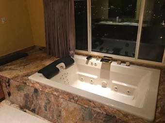 1br - 600ft2 - Beach view room with private bath & Jacuzzi 3