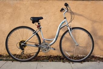 PRICE DROP: Ladies Hybrid 21 Speed Bike 1