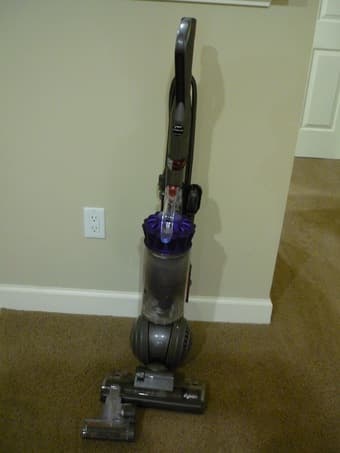 Dyson upright vacuum cleaner DC40 1