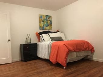 Furnished Room w/ Great Light in Lovely Rental Home in Belle Haven :) 2