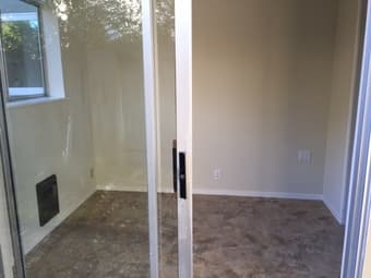 Small studio apartment on campus 1