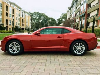 Camaro 2014 **Very Low Mileage** Like New - $17240 2