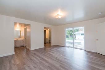 Look for housemate to share in spacious house near Stanford 3