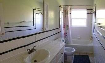 Good Bedroom w/ Space, Sunlight in Nice House w/ Garden 2