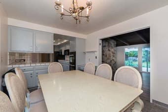 A spacious house is available. 7 min drive to Stanford! 3