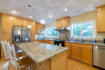 House Hunters, LEND ME YOUR EARS! 15 min drive to Stanford! 3