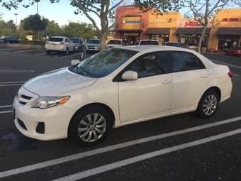 Toyota Corolla LE Low Mileage Clean Title 2012 1