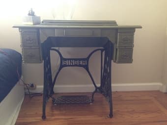 Vintage Beautiful Green Sewing Table - Great as Nightstand! 1