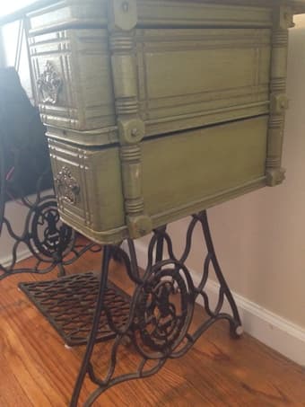Vintage Beautiful Green Sewing Table - Great as Nightstand! 3