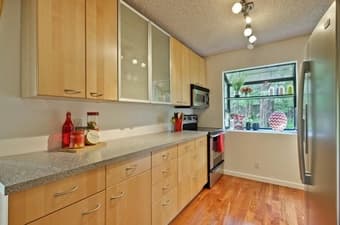 Furnished 1BR on campus, available now 3