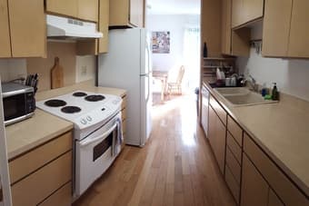 Furnished room for rent in 3BR Menlo Park apt (Sharon Heights) 3