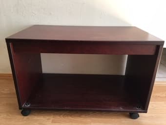nice little table, w/ wheels 1