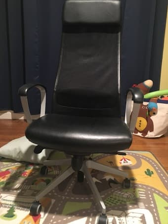 Incredibly comfortable desk chair 1