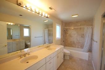 3 rooms available in 4BD/3BA house - 7/1-9/15 (10 mins from Stanford) 2