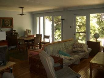 185ft2 - Large quiet room in shared furnished home with huge yard 2