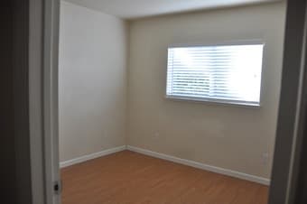 Comfortable private bedroom in spacious4br house + shared bath&kitchen 1